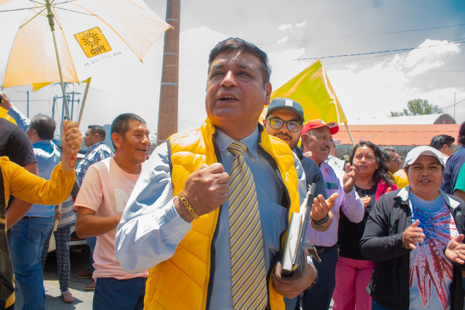 Se postula Huberto Rojas Hernández como candidato a la alcaldía de Xicohtzinco